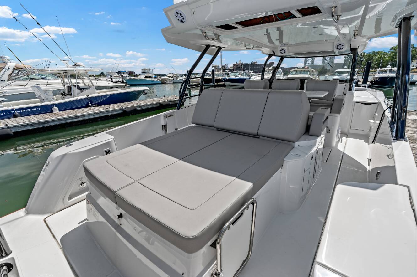 A photo of this 2026 Cruisers Yachts 38 VTR