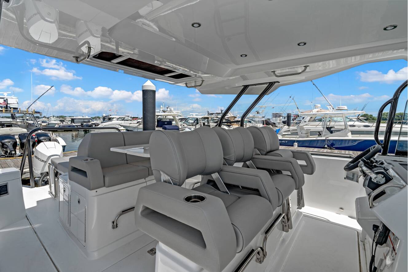 A photo of this 2026 Cruisers Yachts 38 VTR