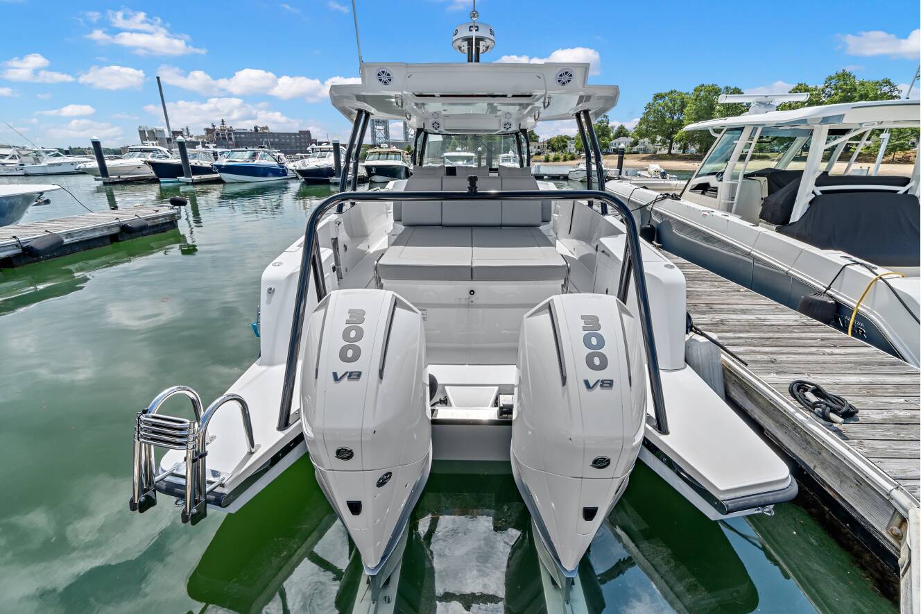 A photo of this 2026 Cruisers Yachts 38 VTR