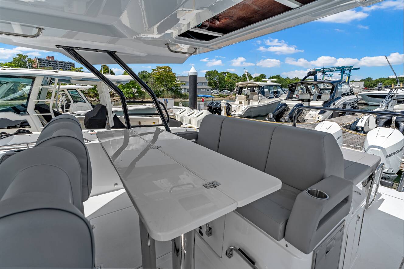 A photo of this 2026 Cruisers Yachts 38 VTR