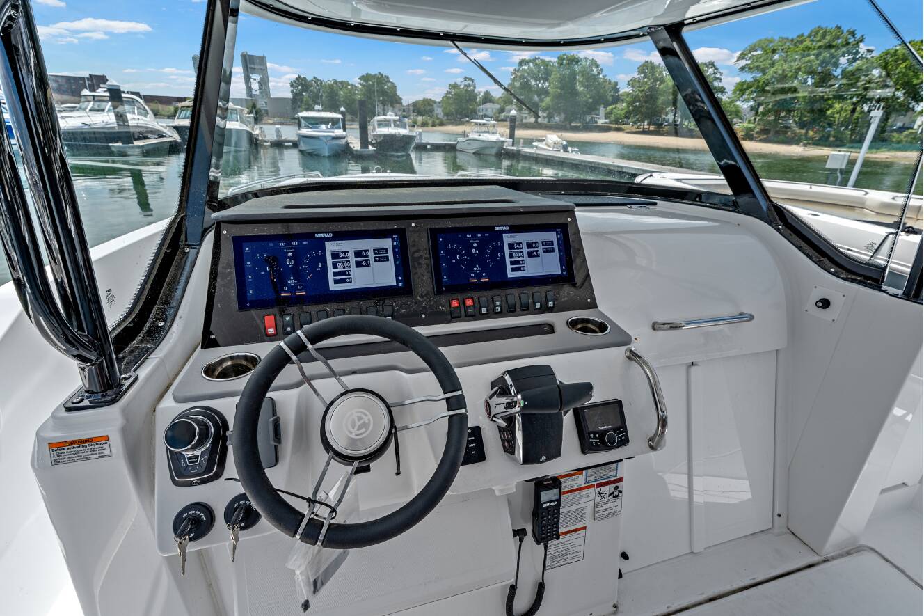 A photo of this 2026 Cruisers Yachts 38 VTR