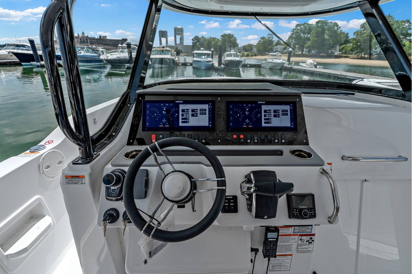 A photo of this 2026 Cruisers Yachts 38 VTR