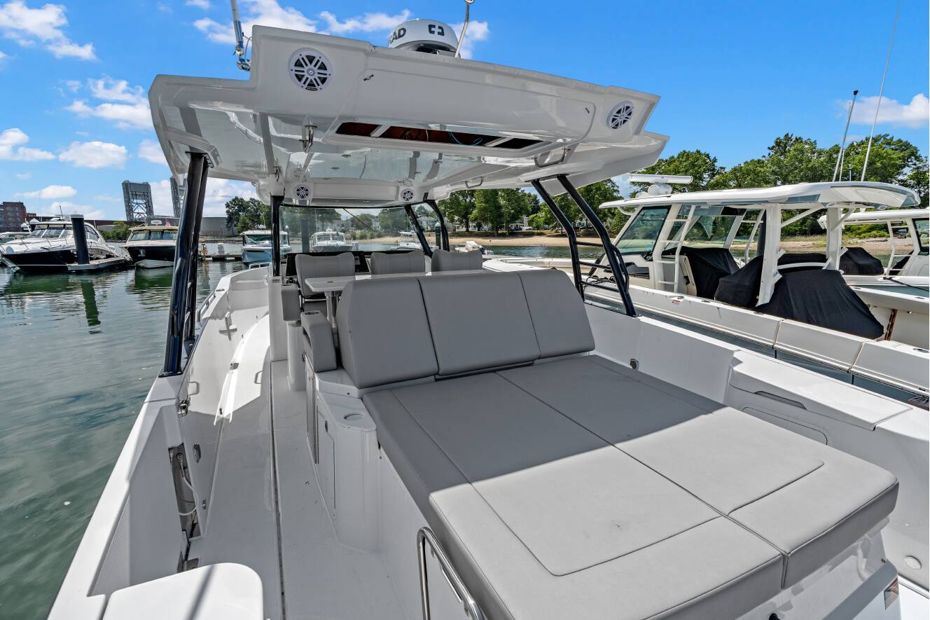 A photo of this 2026 Cruisers Yachts 38 VTR