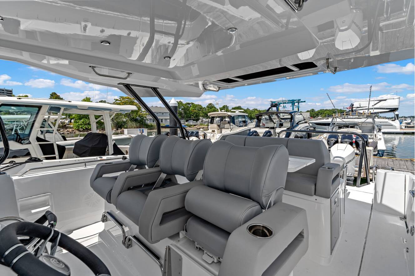 A photo of this 2026 Cruisers Yachts 38 VTR