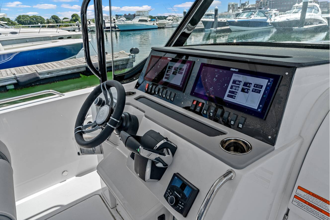 A photo of this 2026 Cruisers Yachts 38 VTR