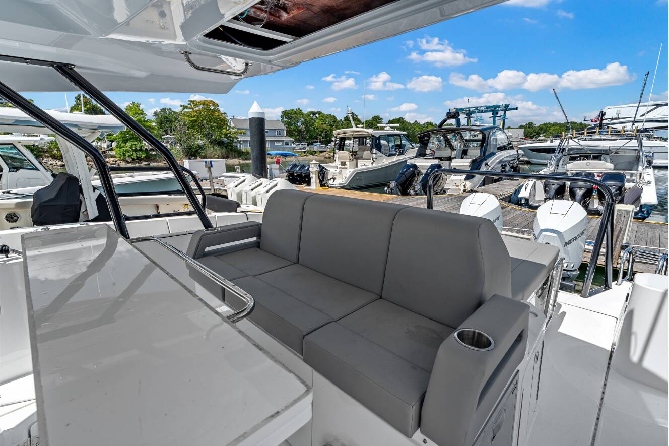 A photo of this 2026 Cruisers Yachts 38 VTR