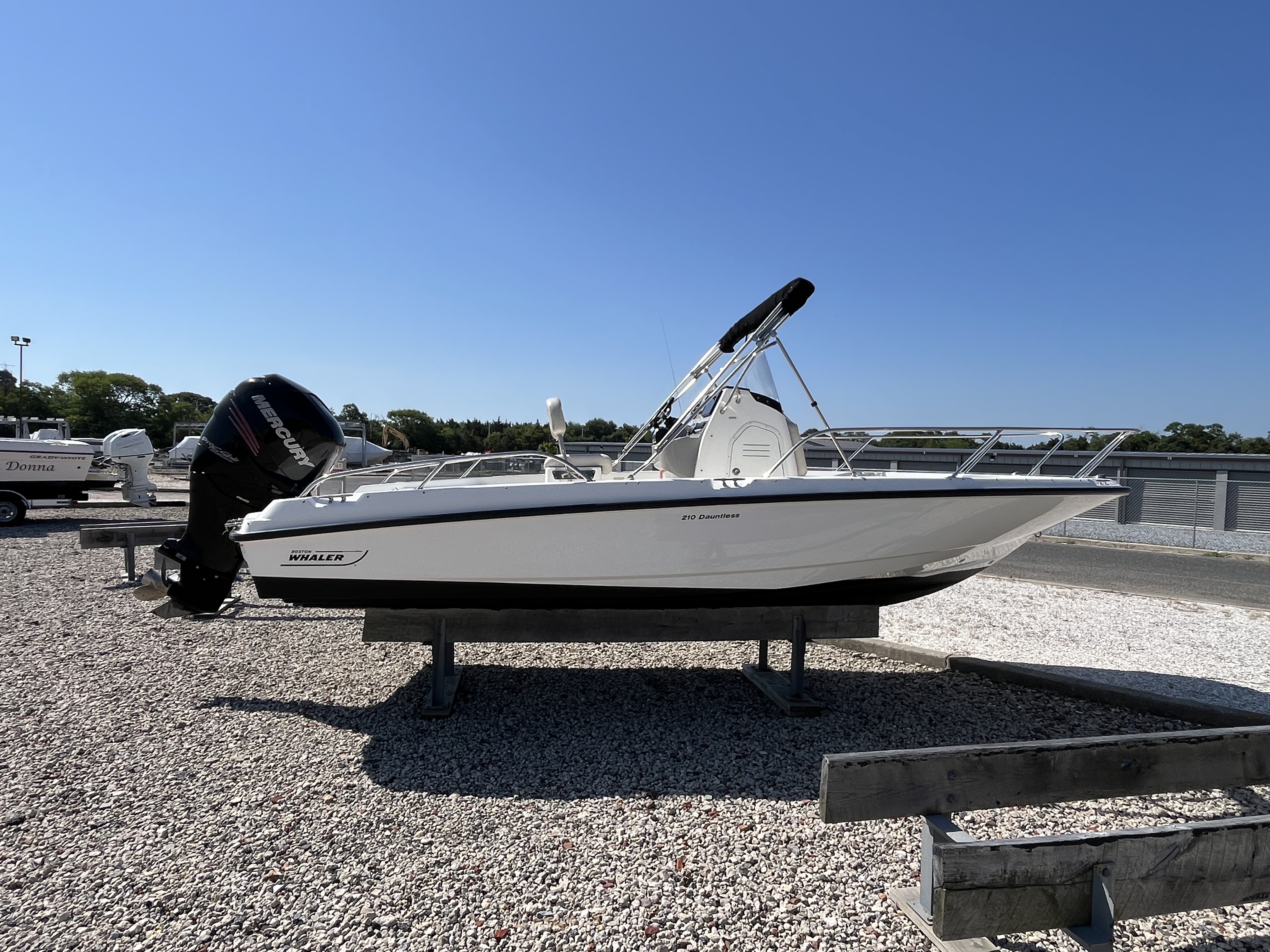2017 Boston Whaler 210 DAUNTLESS 280 in dennis NJ