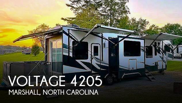 2021 Dutchmen Voltage 4205 Fifth Wheel Toy Hauler RV