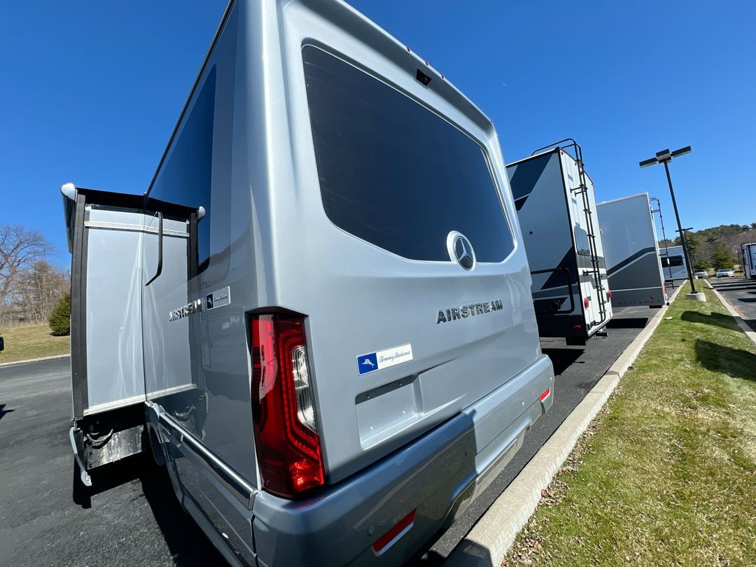 2026 Airstream Atlas Murphy Suite Tommy Bahama MURPHY SUITE TOMMY BAHAMA EDITION in latham NY
