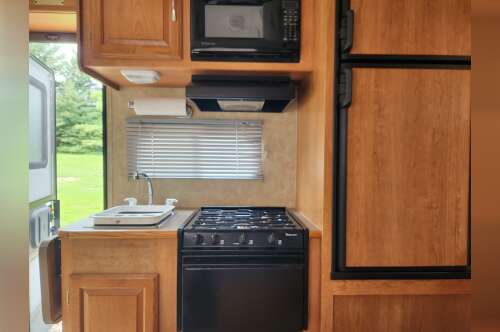 2008 Coachmen FREELANDER 2130QB in greenwich OH