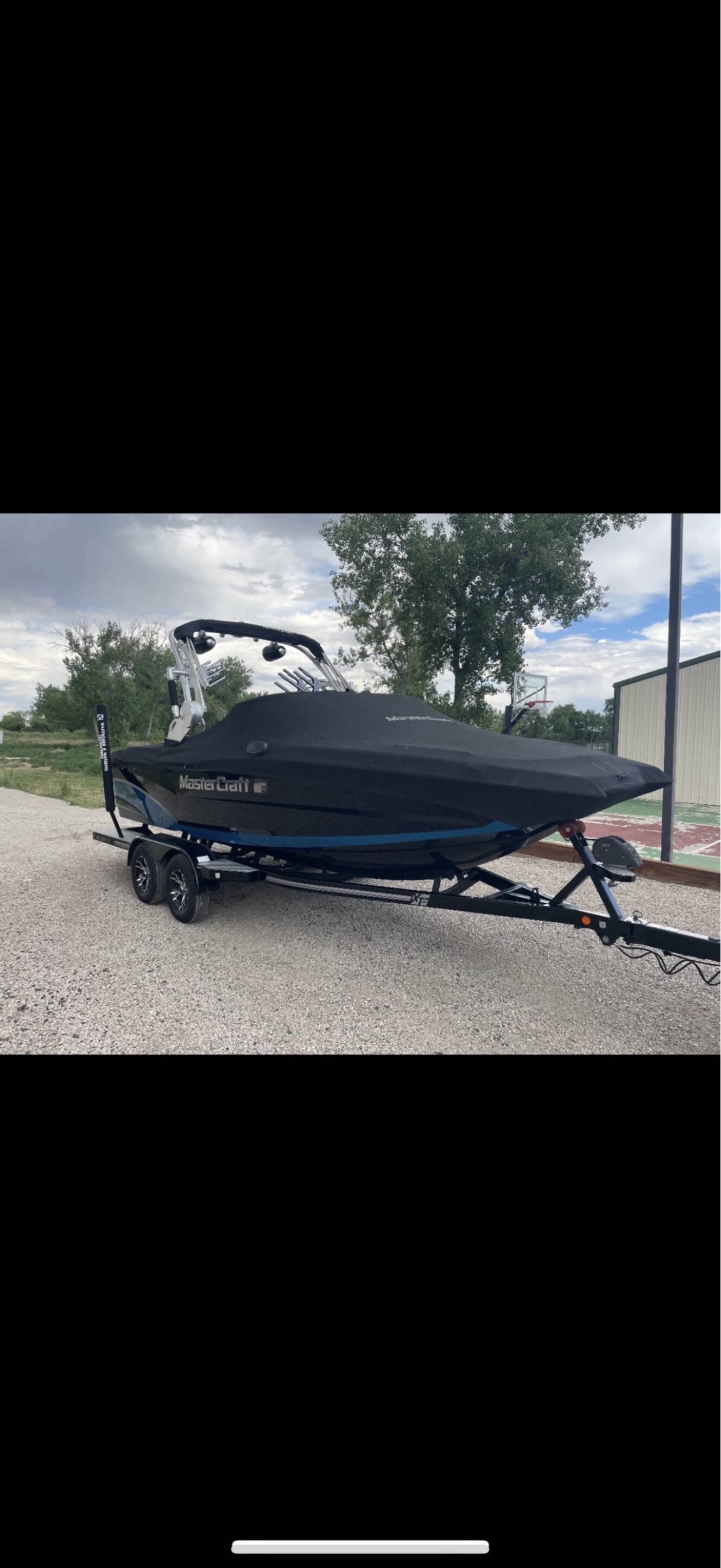 A photo of this 2017 Mastercraft Xt20