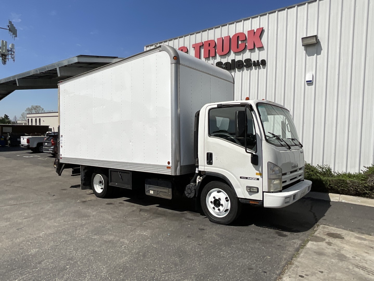 2011 ISUZU NQR in Fontana, CA