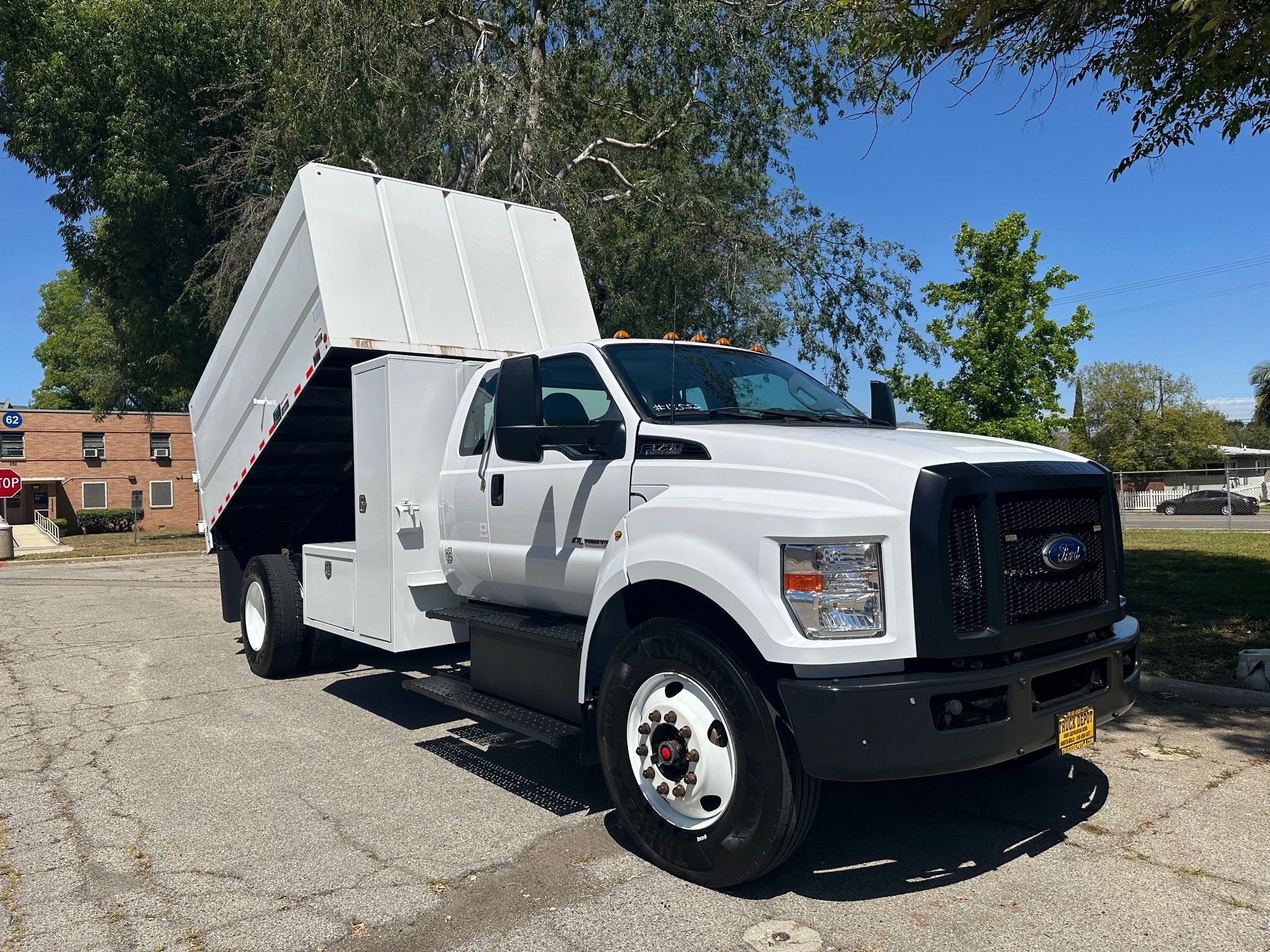 2022 FORD F750 in North Hills, CA