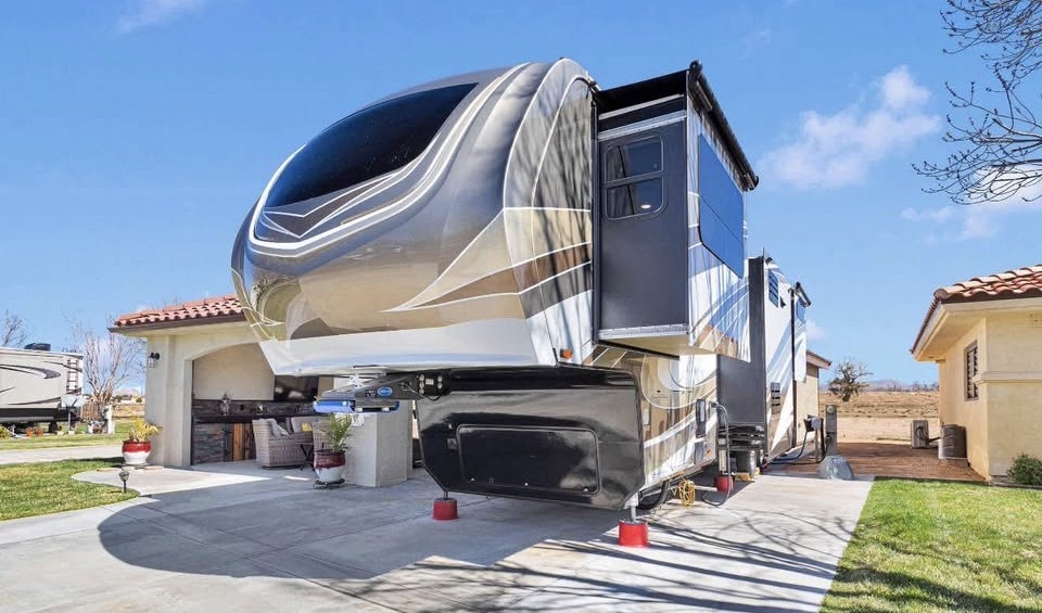2020 Grand Design SOLITUDE 380FL in victorville CA