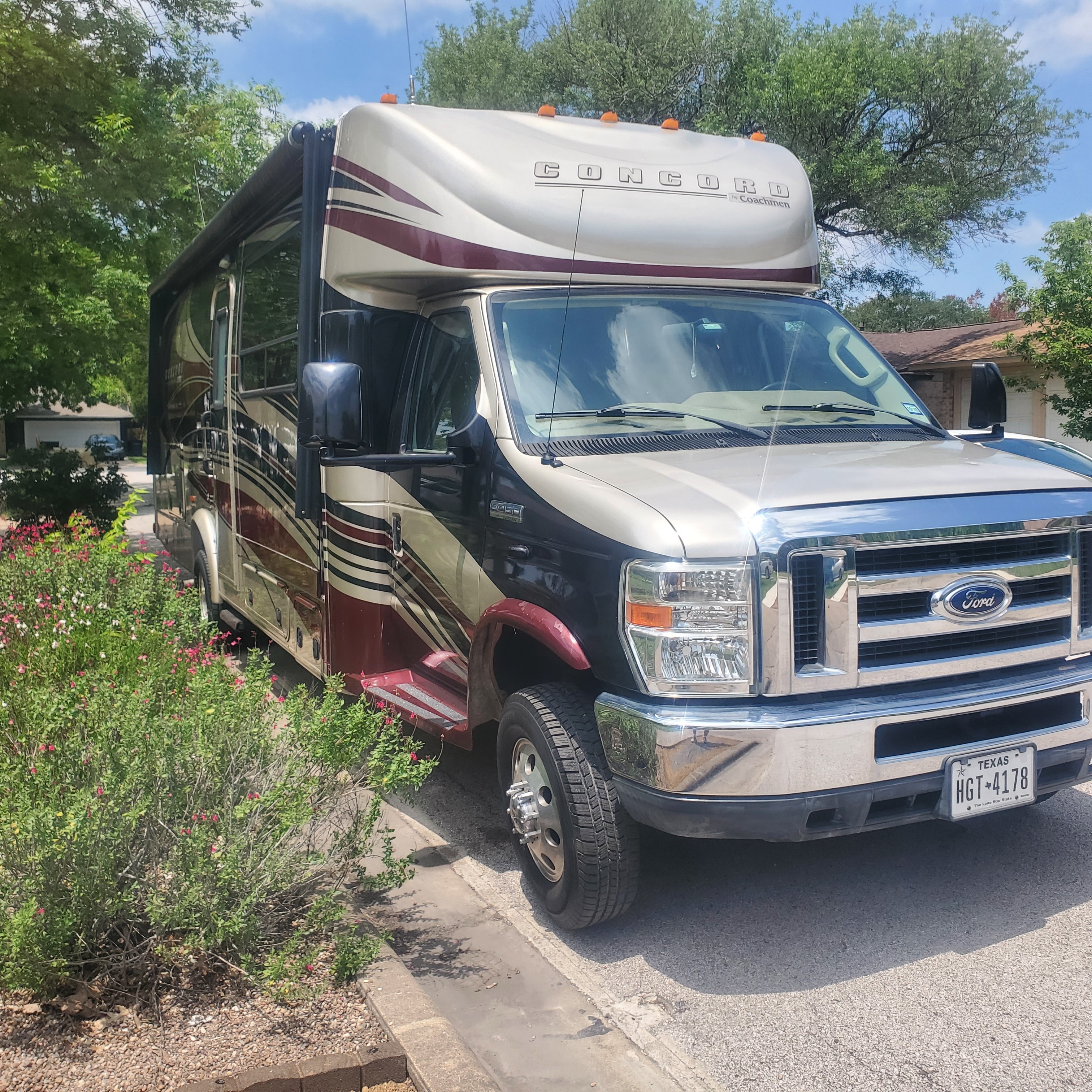 2014 Coachmen CONCORD 300TS RV