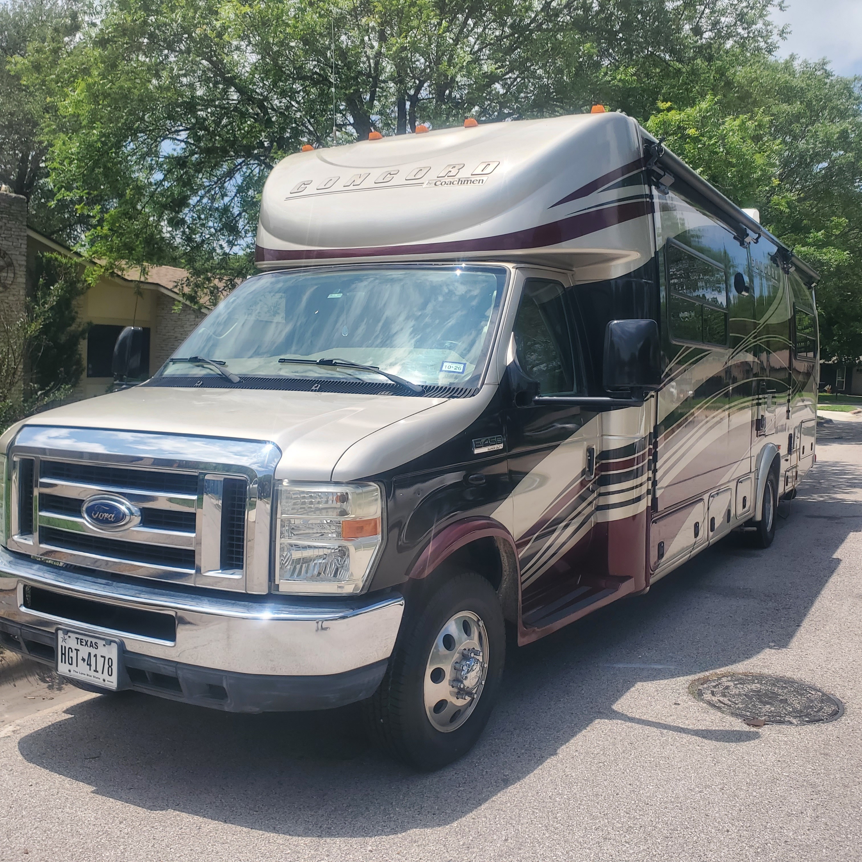 2014 Coachmen CONCORD 300TS in austin TX