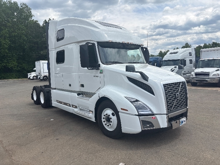 2024 VOLVO VNL64860 in Mebane, NC