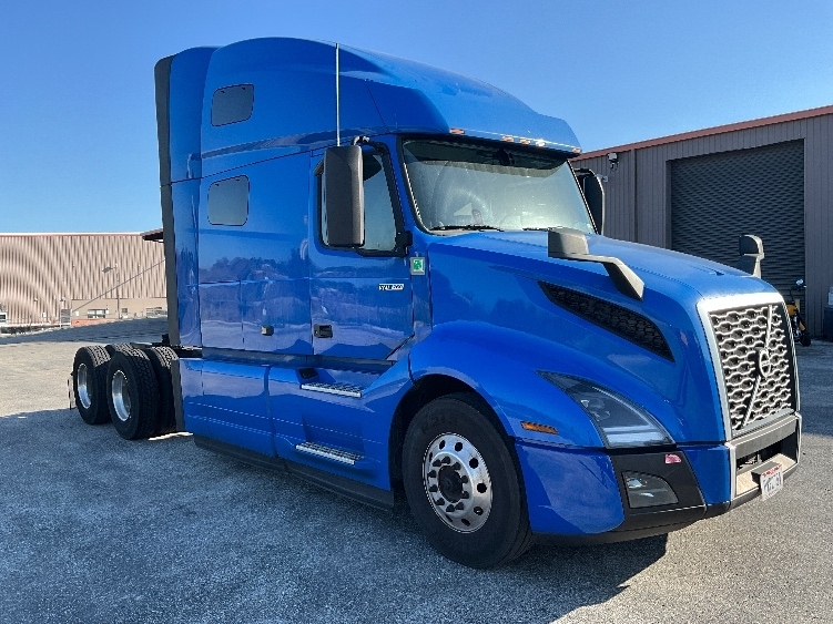 2021 VOLVO VNL64760 in Winter Haven, FL