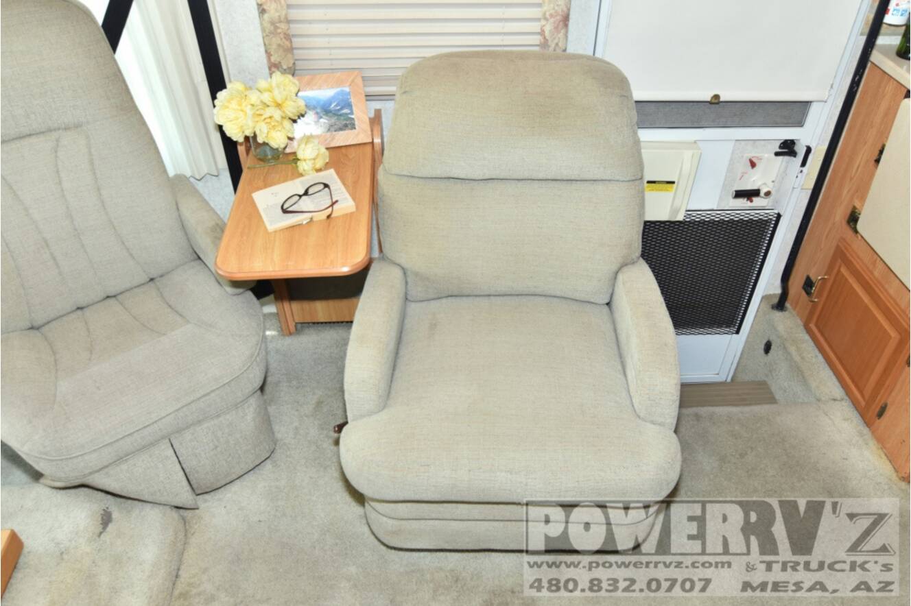 A photo of this 2001 Winnebago Adventurer 32V