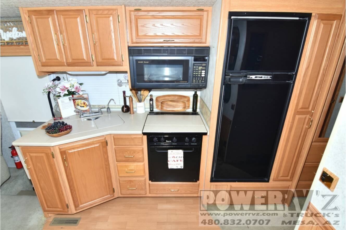 A photo of this 2001 Winnebago Adventurer 32V