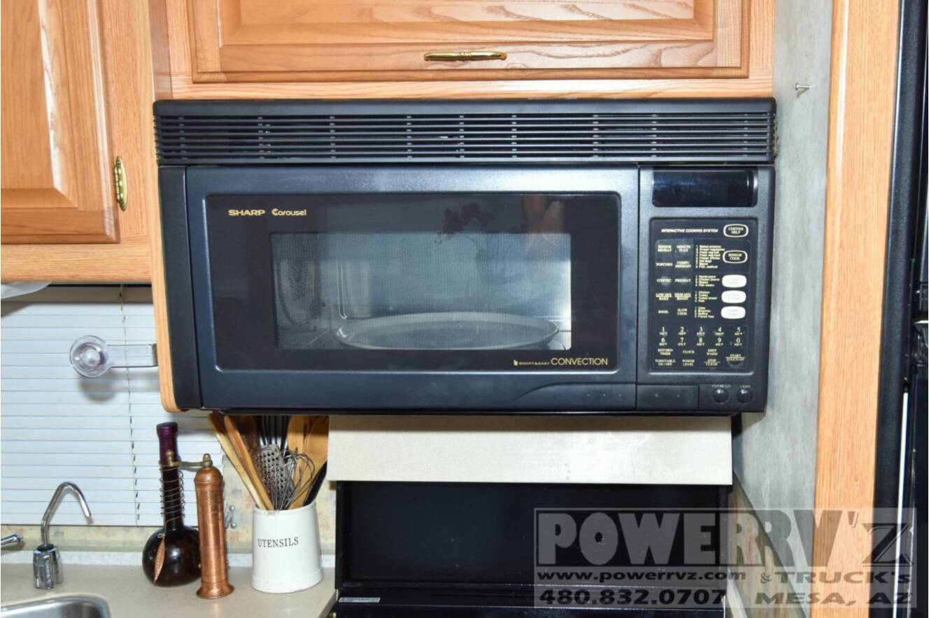 A photo of this 2001 Winnebago Adventurer 32V
