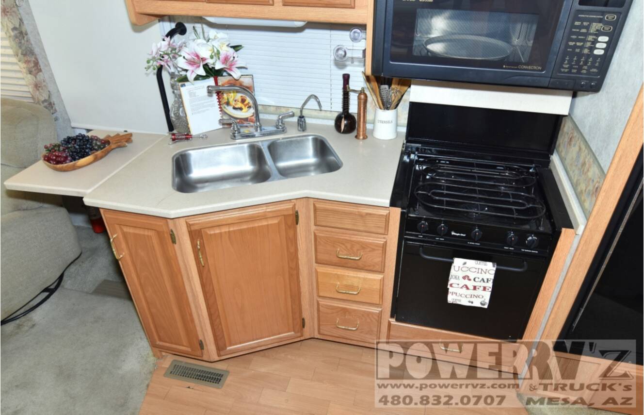 A photo of this 2001 Winnebago Adventurer 32V