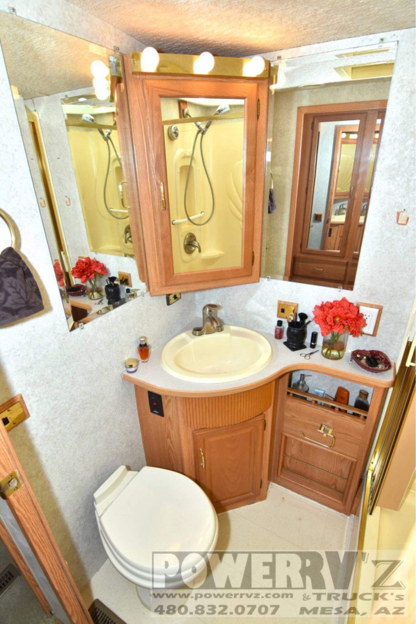 A photo of this 2001 Winnebago Adventurer 32V