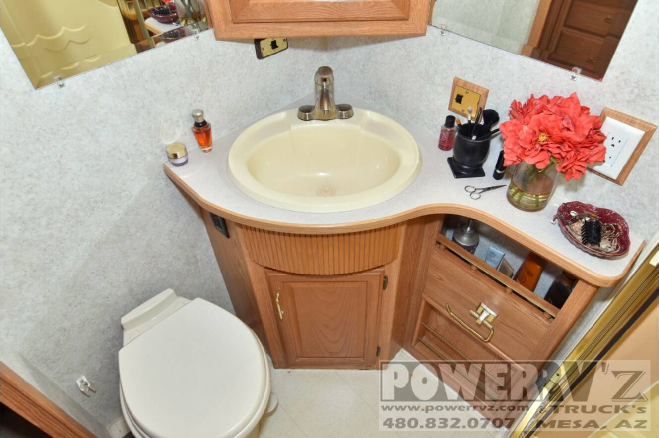 A photo of this 2001 Winnebago Adventurer 32V