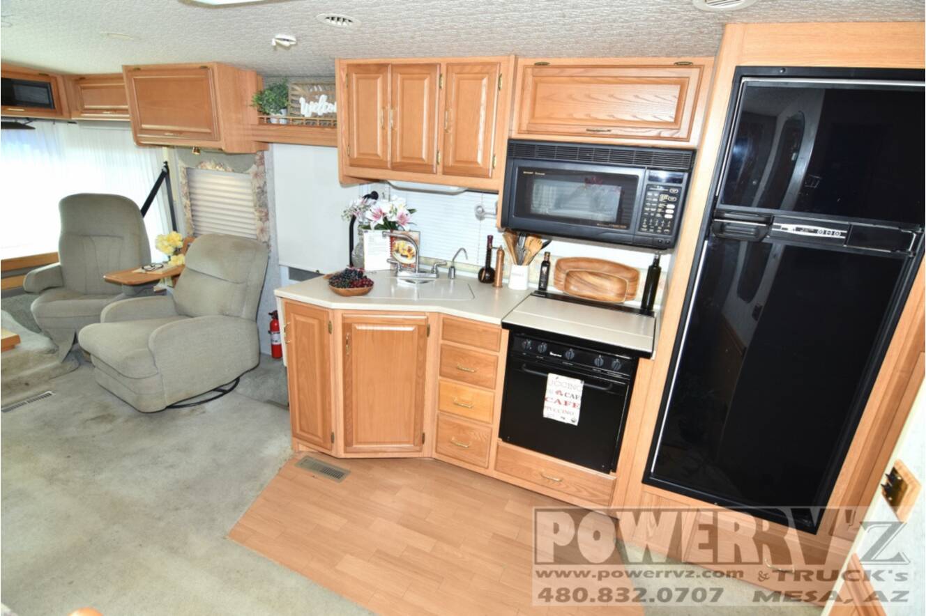 A photo of this 2001 Winnebago Adventurer 32V