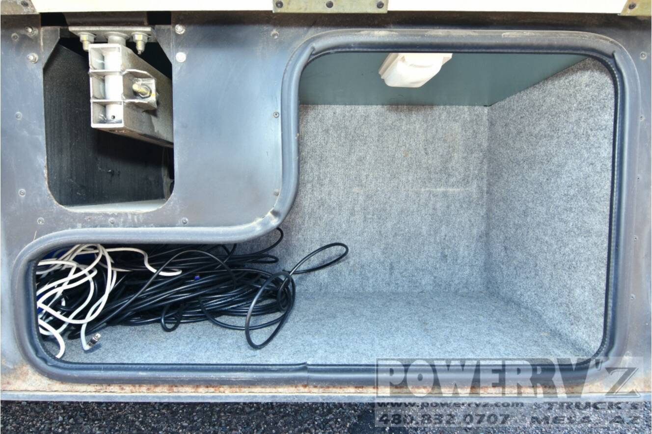 A photo of this 2001 Winnebago Adventurer 32V