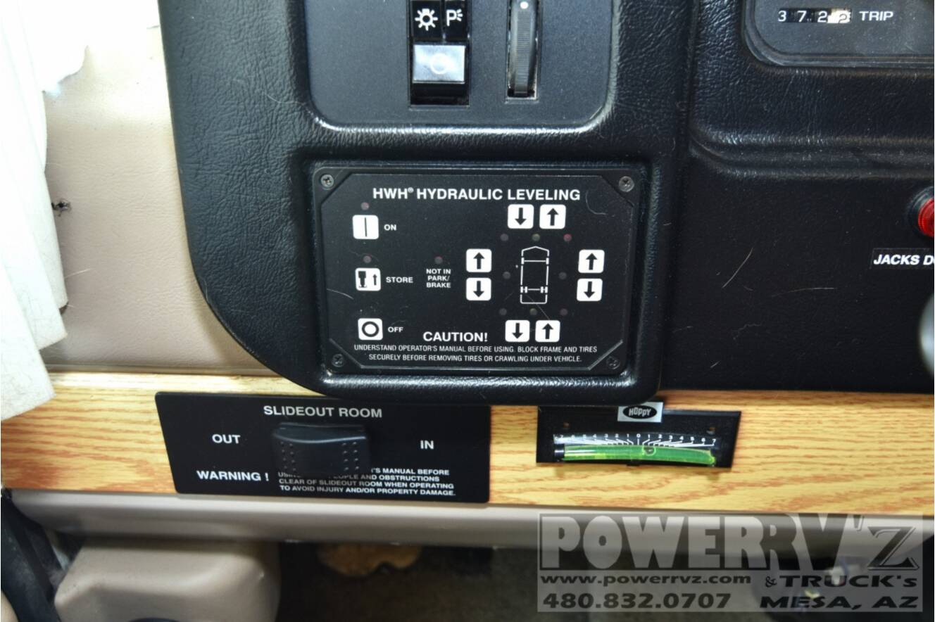 A photo of this 2001 Winnebago Adventurer 32V