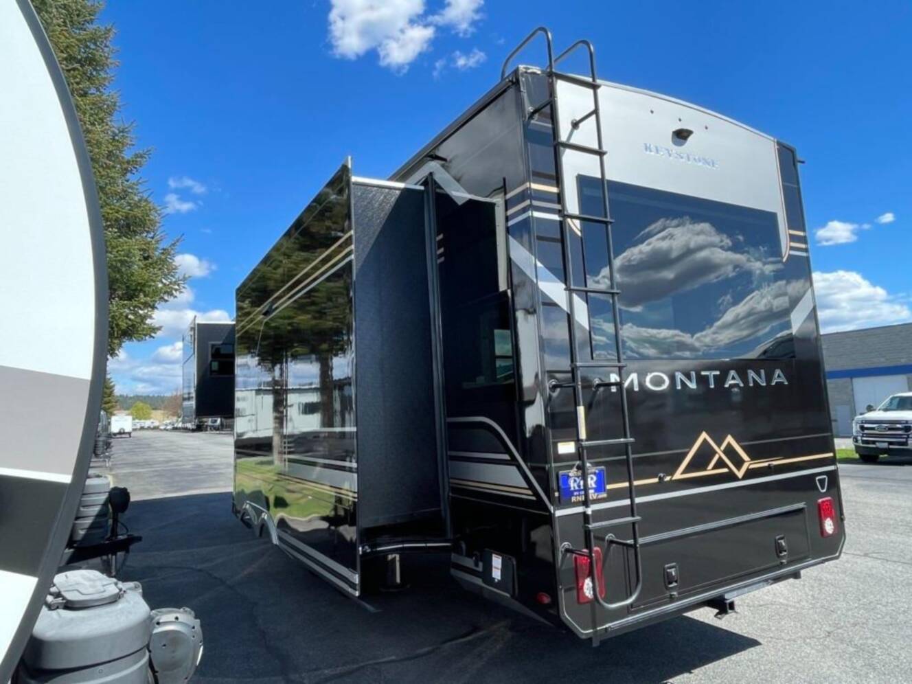 A photo of this 2026 Keystone Rv Montana 3100RL