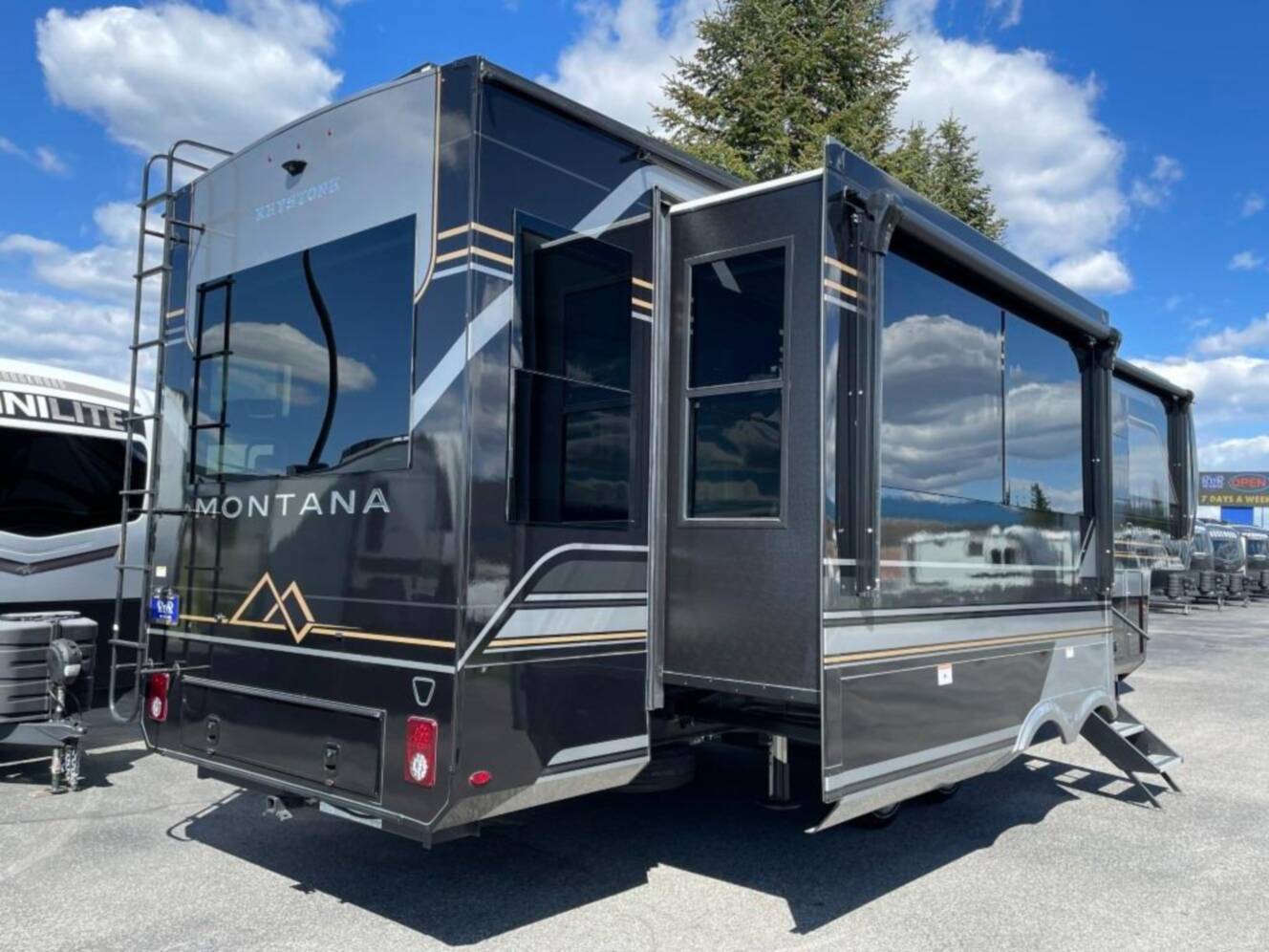 A photo of this 2026 Keystone Rv Montana 3100RL