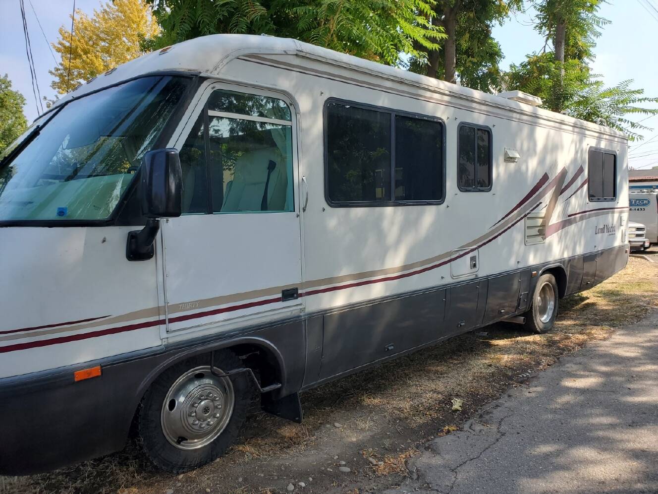 A photo of this 1999 Airstream LAND YACHT 30