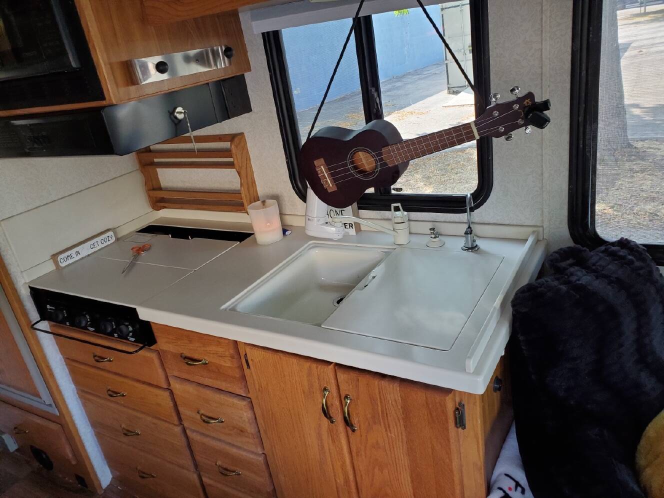 A photo of this 1999 Airstream LAND YACHT 30