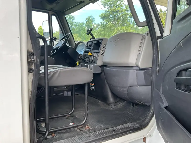 2018 INTERNATIONAL 4300