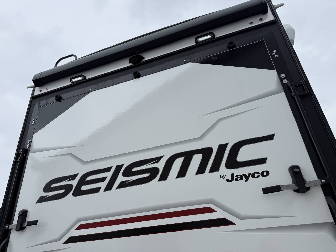 A photo of this 2025 Jayco SEISMIC 399