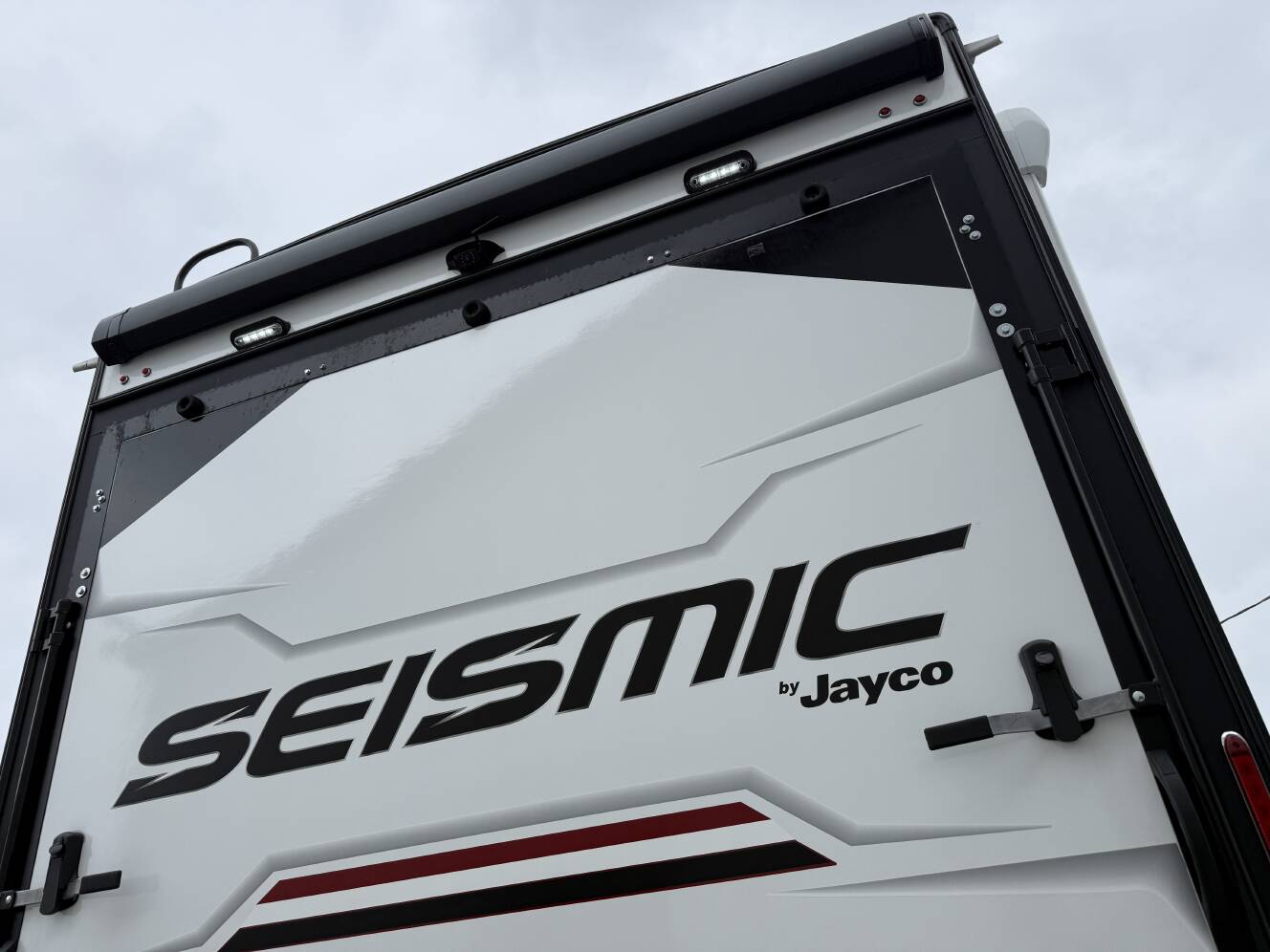 A photo of this 2025 Jayco SEISMIC 399