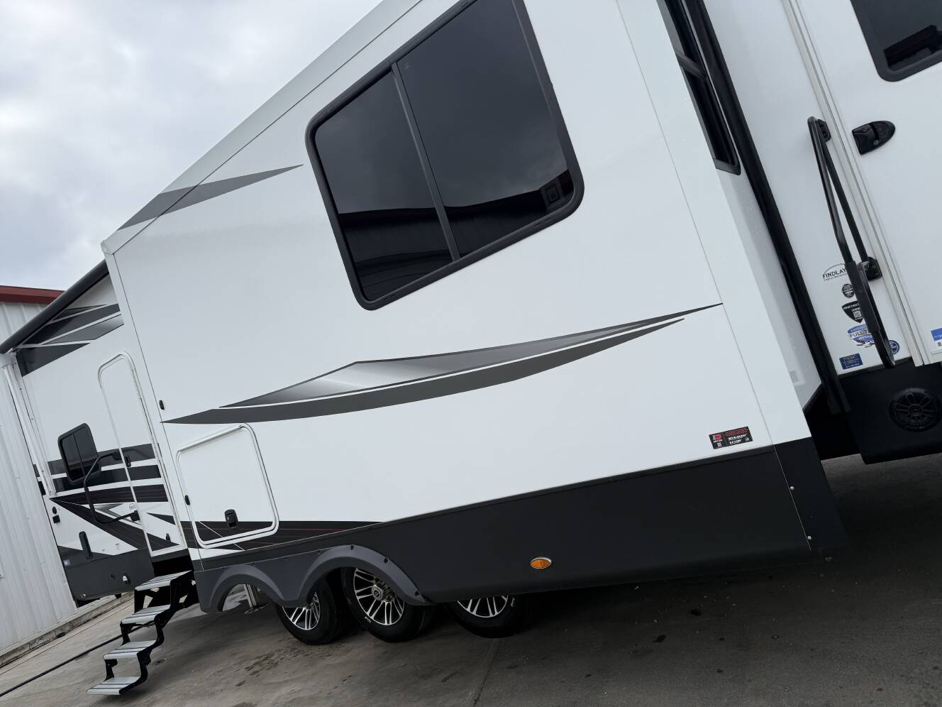 A photo of this 2025 Jayco SEISMIC 399