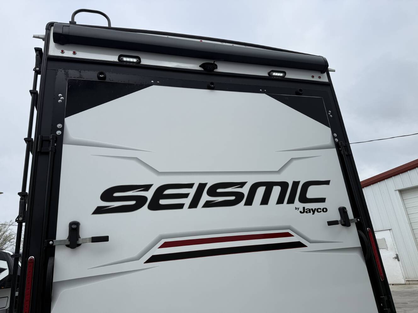A photo of this 2025 Jayco SEISMIC 399