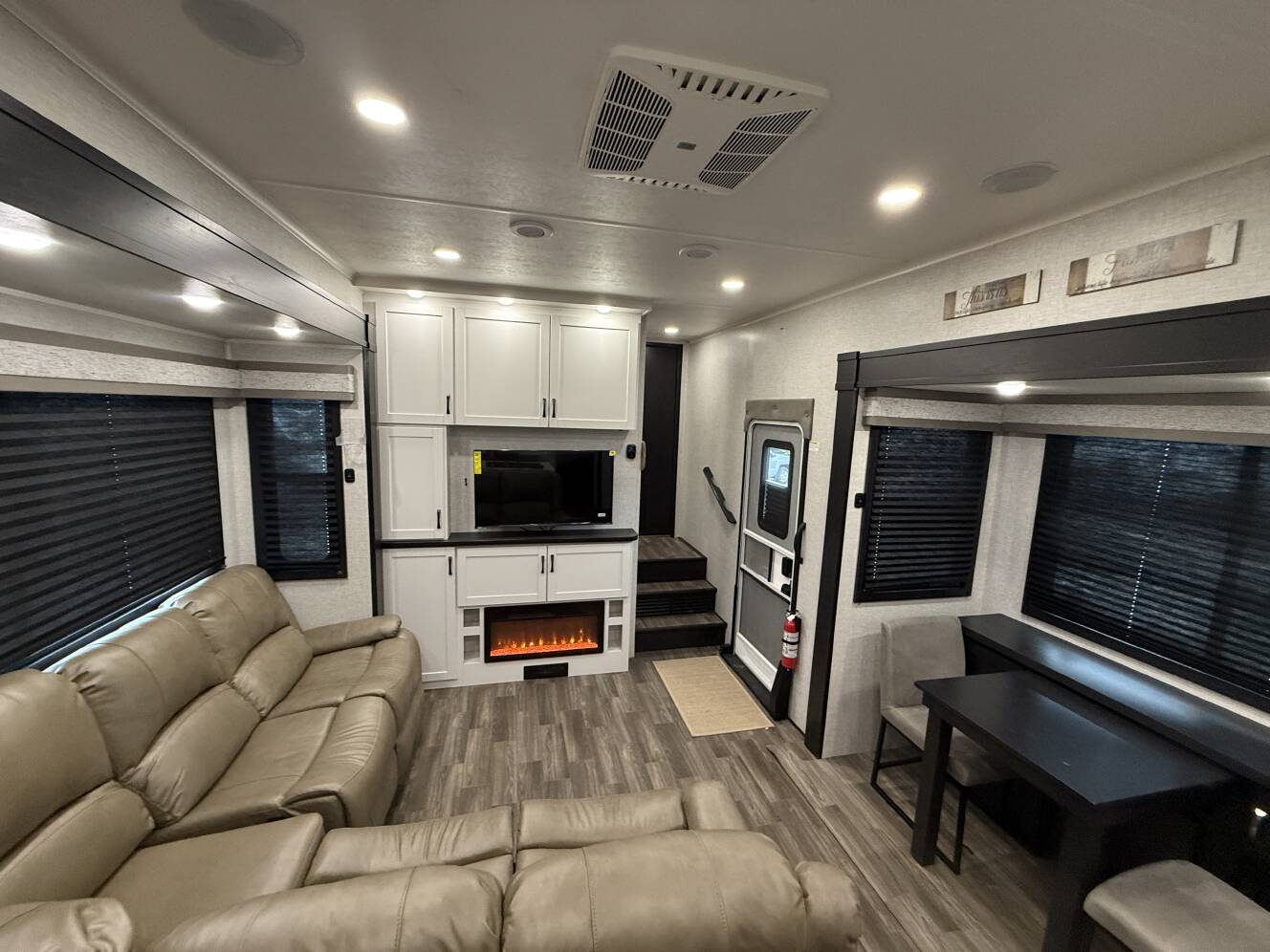 A photo of this 2025 Jayco SEISMIC 399