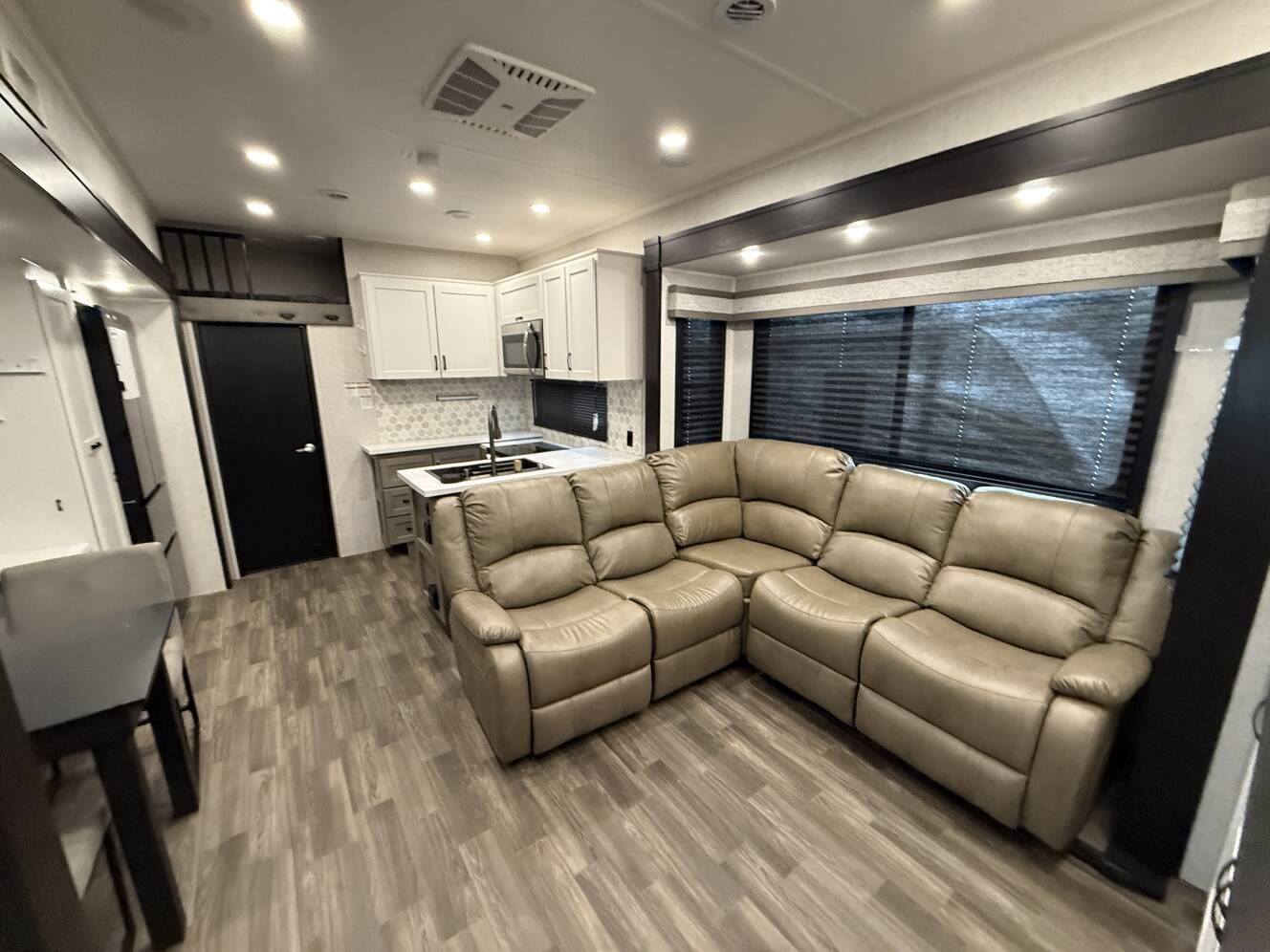 A photo of this 2025 Jayco SEISMIC 399