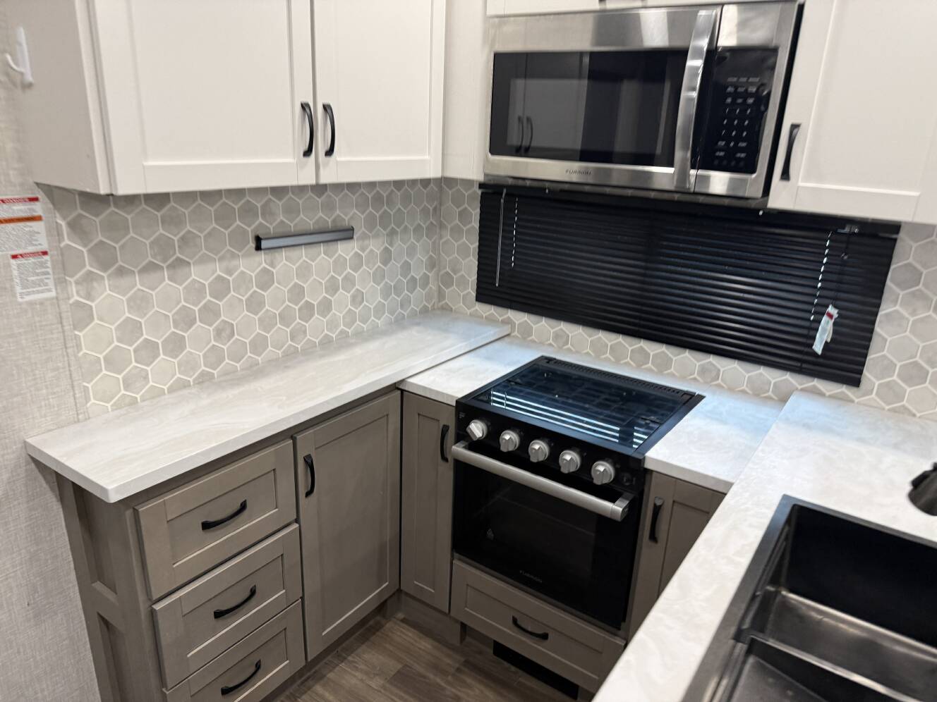 A photo of this 2025 Jayco SEISMIC 399