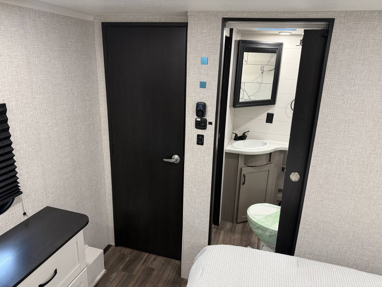 A photo of this 2025 Jayco SEISMIC 399