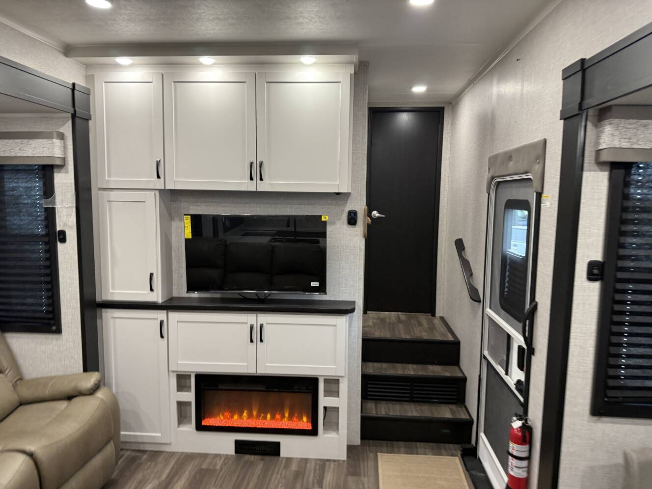 A photo of this 2025 Jayco SEISMIC 399