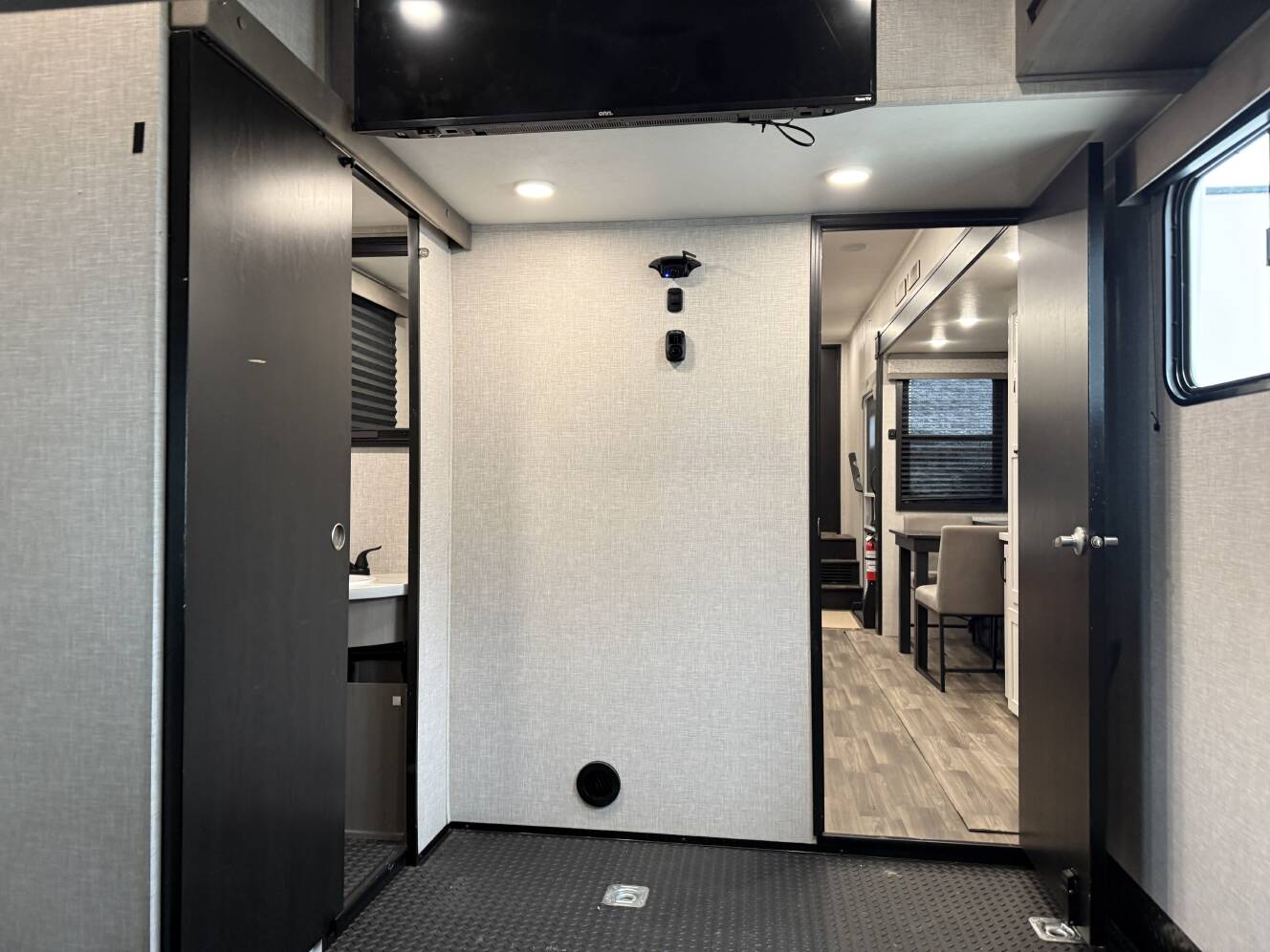 A photo of this 2025 Jayco SEISMIC 399