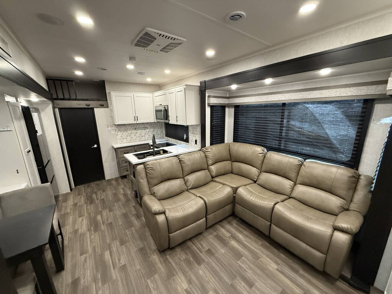 A photo of this 2025 Jayco SEISMIC 399