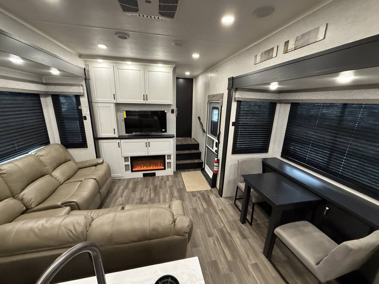 A photo of this 2025 Jayco SEISMIC 399