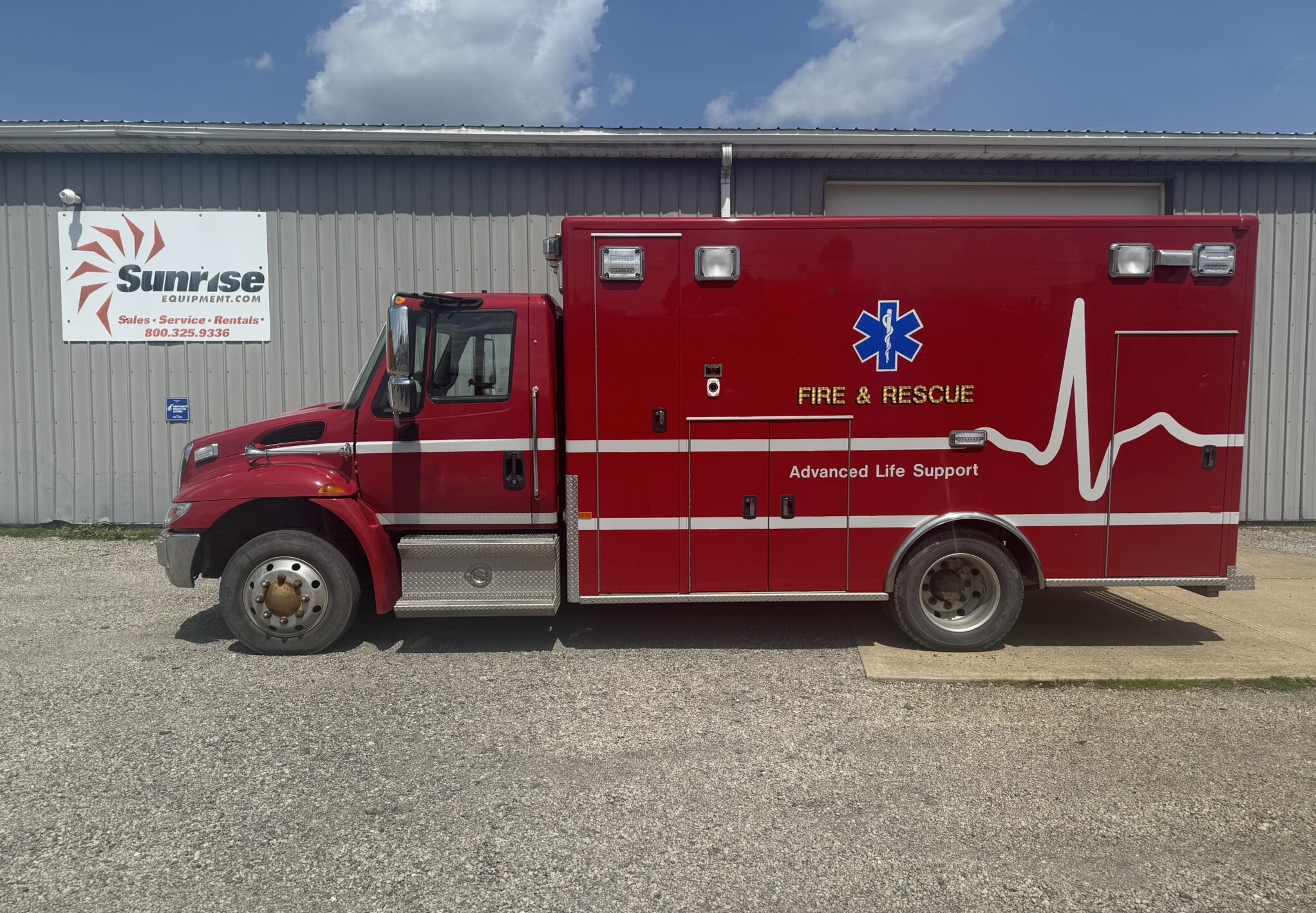 2010 INTERNATIONAL 4300 in Canton, OH