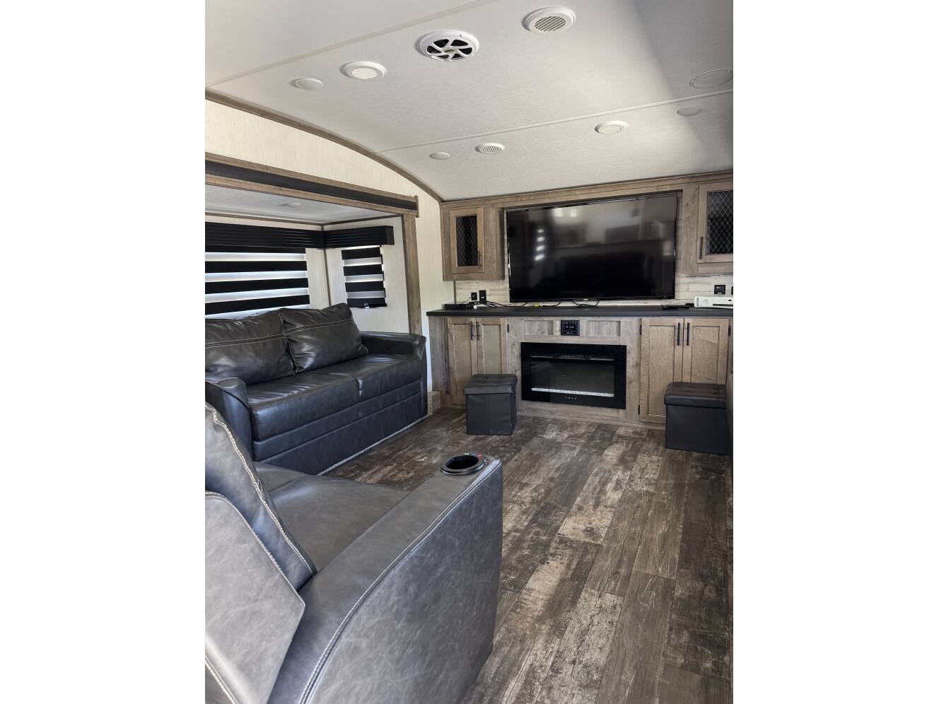 A photo of this 2022 Forest River SABRE 37FLH